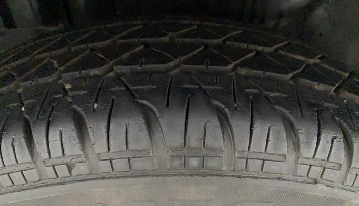 2012 Maruti Swift Dzire LXI, Petrol, Manual, 66,700 km, Right Rear Tyre Tread