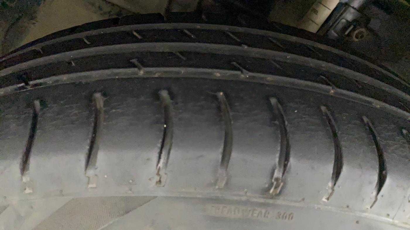 2012 Maruti Swift Dzire LXI, Petrol, Manual, 66,700 km, Left Front Tyre Tread