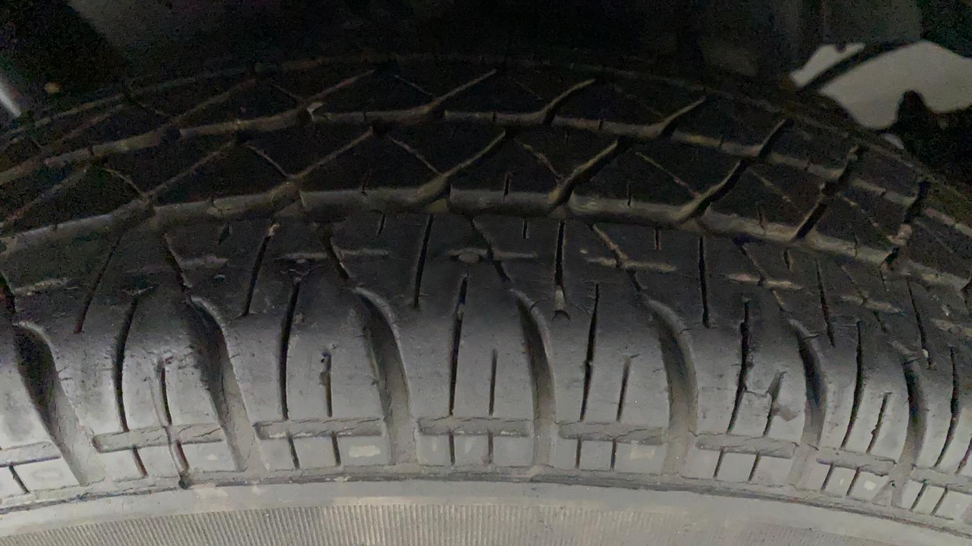 2012 Maruti Swift Dzire LXI, Petrol, Manual, 66,700 km, Left Rear Tyre Tread