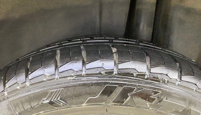 2017 Maruti Ciaz ALPHA 1.4 PETROL, Petrol, Manual, 53,411 km, Left Rear Tyre Tread