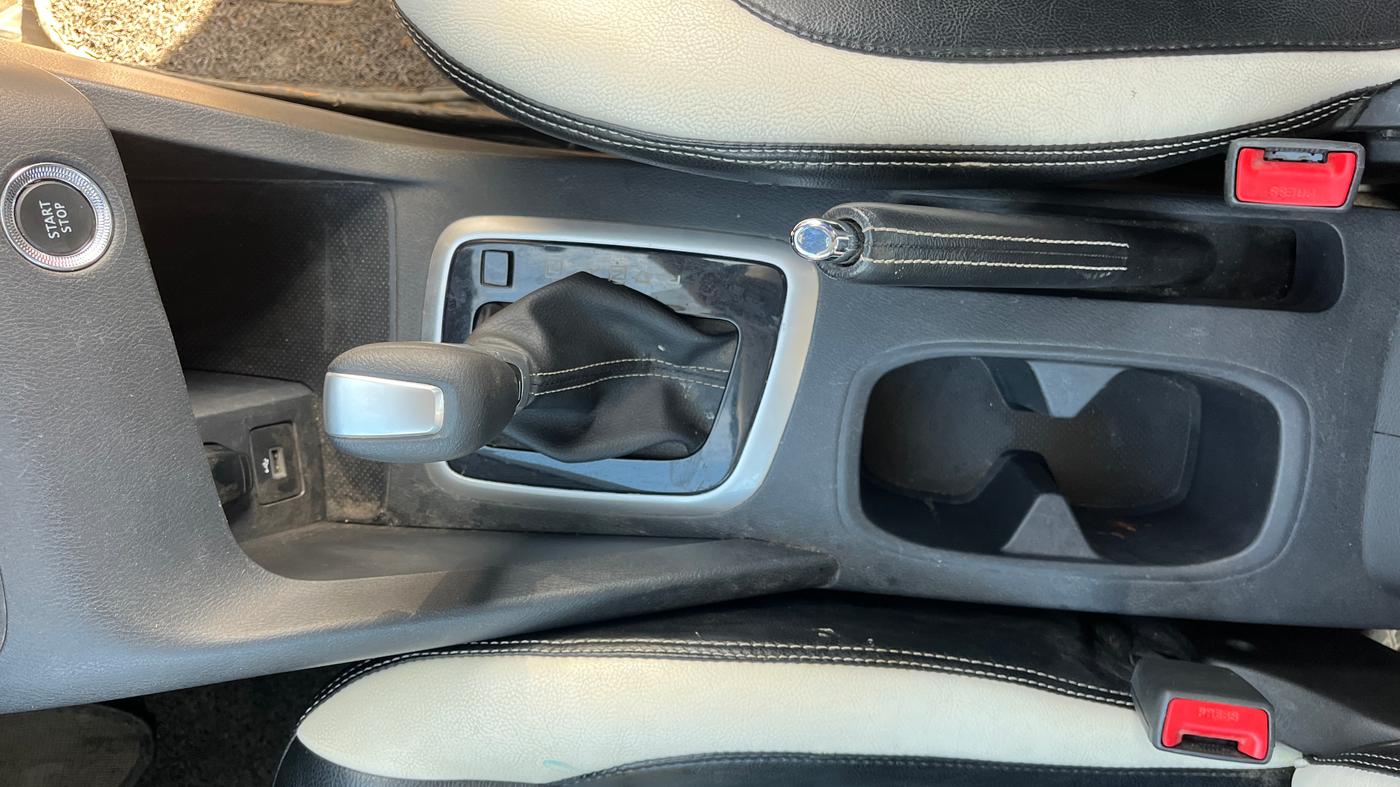 2022 Nissan MAGNITE XV PREMIUM TURBO (O) CVT DUAL TONE, Petrol, Automatic, 28,245 km, Gear Lever