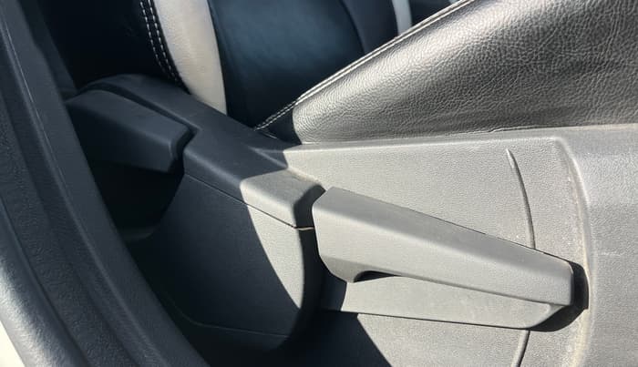 2022 Nissan MAGNITE XV PREMIUM TURBO (O) CVT DUAL TONE, Petrol, Automatic, 28,245 km, Driver Side Adjustment Panel