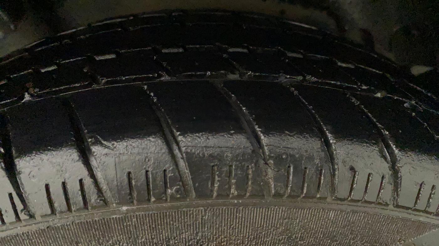 2014 Volkswagen Vento COMFORTLINE 1.6, Petrol, Manual, 41,743 km, Left Front Tyre Tread