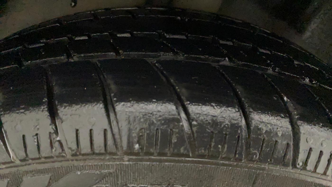2014 Volkswagen Vento COMFORTLINE 1.6, Petrol, Manual, 41,743 km, Right Rear Tyre Tread