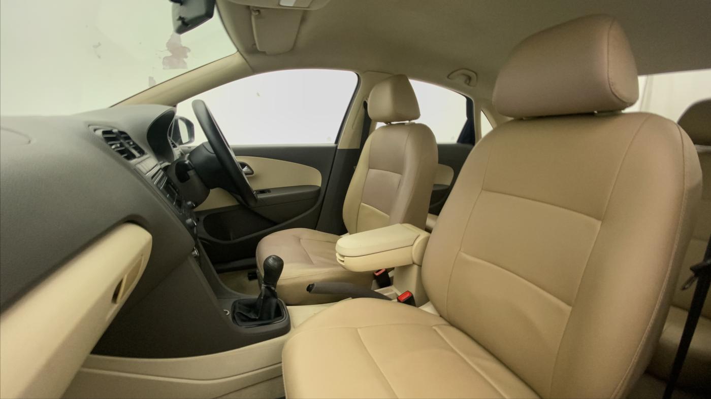 2014 Volkswagen Vento COMFORTLINE 1.6, Petrol, Manual, 41,743 km, Right Side Front Door Cabin