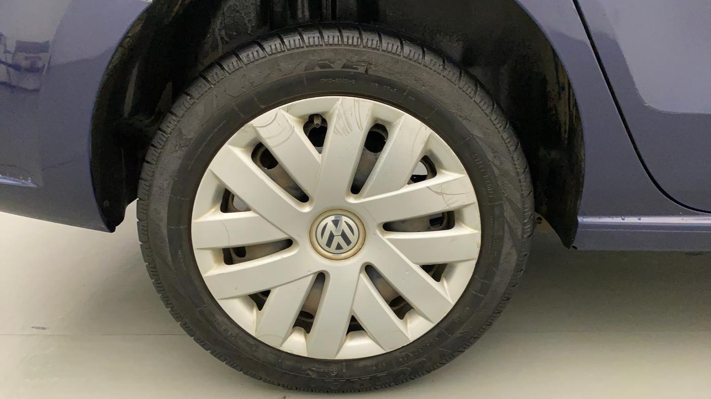2014 Volkswagen Vento COMFORTLINE 1.6, Petrol, Manual, 41,743 km, Right Rear Wheel