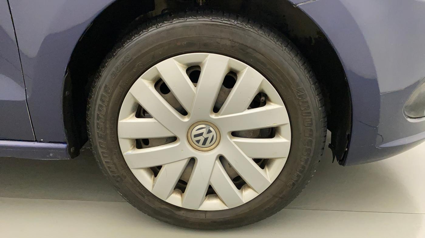 2014 Volkswagen Vento COMFORTLINE 1.6, Petrol, Manual, 41,743 km, Right Front Wheel