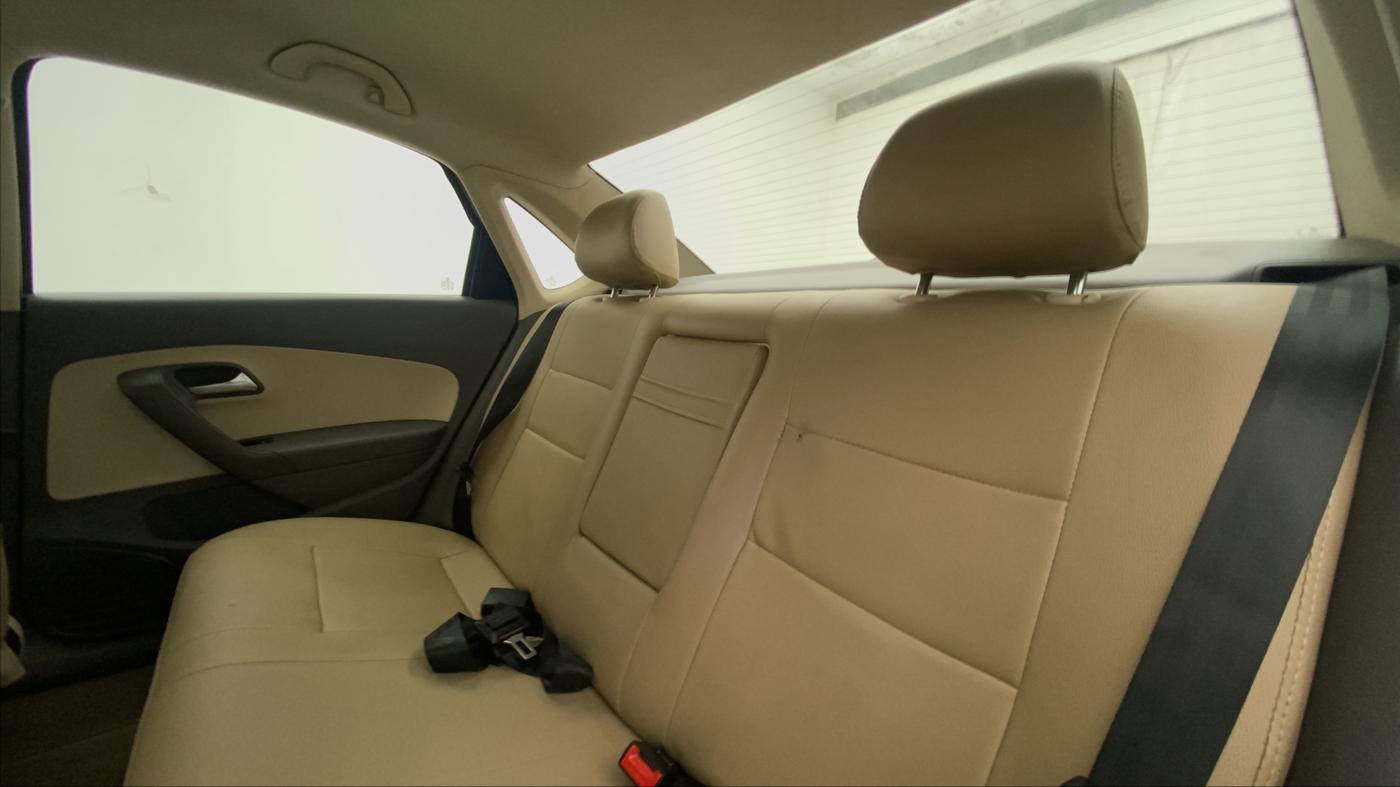 2014 Volkswagen Vento COMFORTLINE 1.6, Petrol, Manual, 41,743 km, Right Side Rear Door Cabin