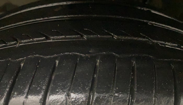 2015 Honda Brio VX AT, Petrol, Automatic, 1,01,243 km, Left Front Tyre Tread