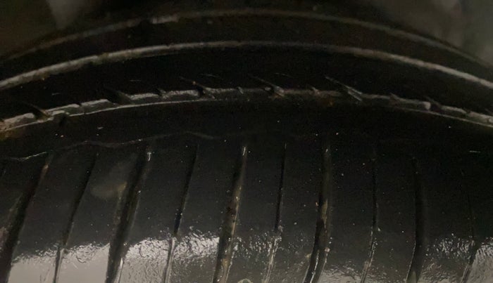 2015 Honda Brio VX AT, Petrol, Automatic, 1,01,243 km, Right Rear Tyre Tread