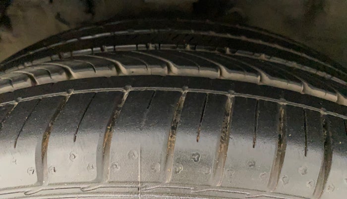 2015 Hyundai Verna FLUIDIC 4S 1.6 VTVT S(O), Petrol, Manual, 27,726 km, Left Front Tyre Tread