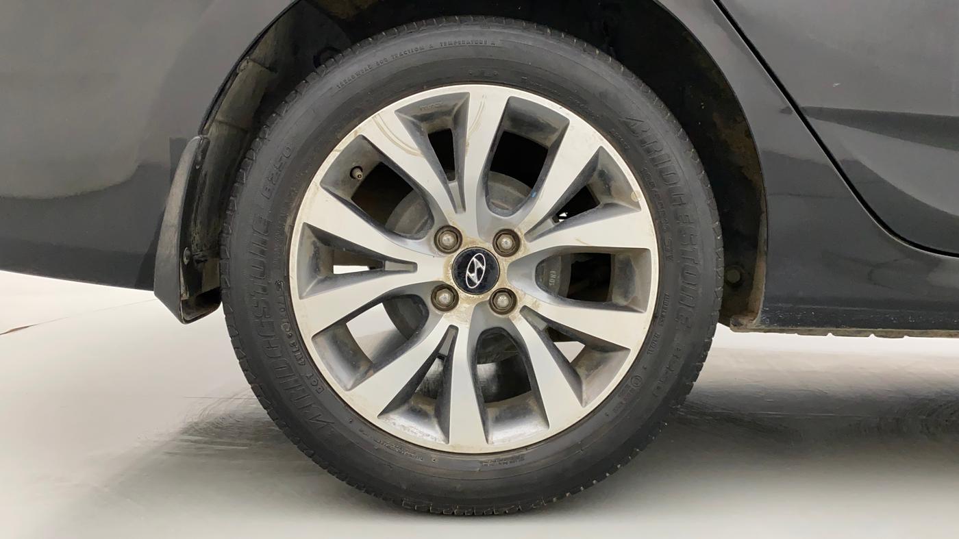 2015 Hyundai Verna FLUIDIC 4S 1.6 VTVT S(O), Petrol, Manual, 27,726 km, Right Rear Wheel