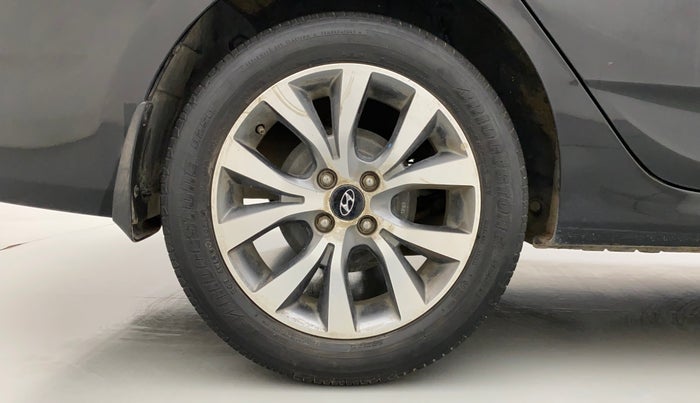 2015 Hyundai Verna FLUIDIC 4S 1.6 VTVT S(O), Petrol, Manual, 27,726 km, Right Rear Wheel