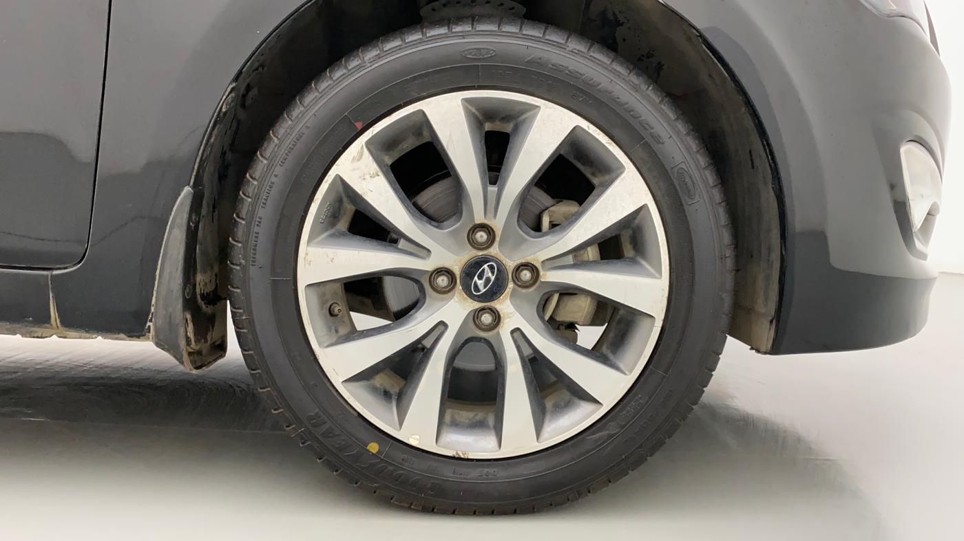 2015 Hyundai Verna FLUIDIC 4S 1.6 VTVT S(O), Petrol, Manual, 27,726 km, Right Front Wheel