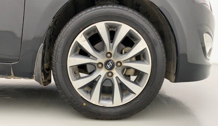2015 Hyundai Verna FLUIDIC 4S 1.6 VTVT S(O), Petrol, Manual, 27,726 km, Right Front Wheel