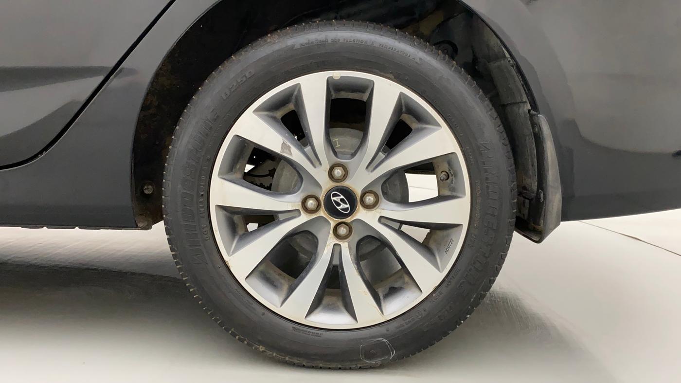 2015 Hyundai Verna FLUIDIC 4S 1.6 VTVT S(O), Petrol, Manual, 27,726 km, Left Rear Wheel