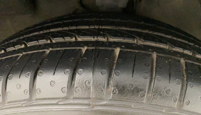 2015 Hyundai Verna FLUIDIC 4S 1.6 VTVT S(O), Petrol, Manual, 27,726 km, Right Front Tyre Tread