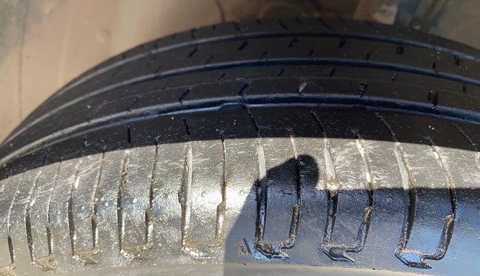 2020 Hyundai NEW I20 MAGNA 1.2 MT, Petrol, Manual, 23,731 km, Left Front Tyre Tread