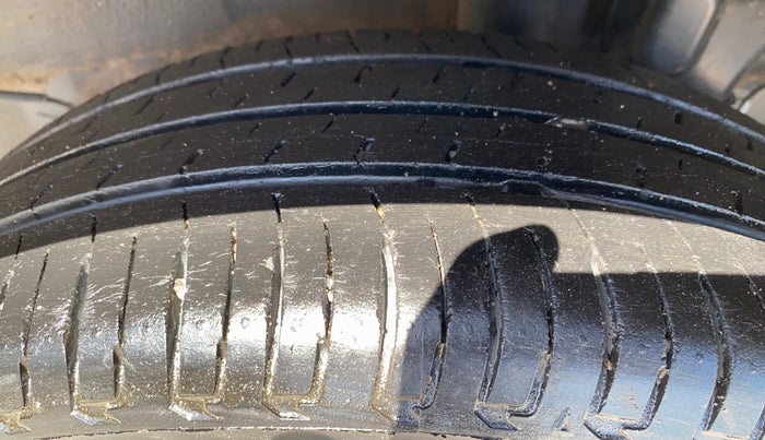 2020 Hyundai NEW I20 MAGNA 1.2 MT, Petrol, Manual, 23,731 km, Left Rear Tyre Tread