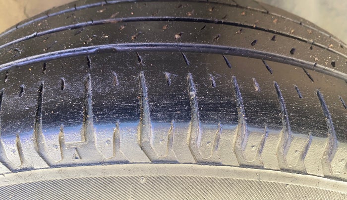 2020 Hyundai NEW I20 MAGNA 1.2 MT, Petrol, Manual, 23,731 km, Right Front Tyre Tread