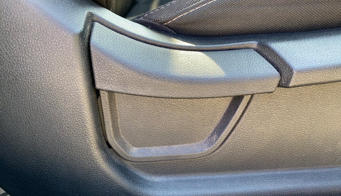 2020 Hyundai NEW I20 MAGNA 1.2 MT, Petrol, Manual, 23,731 km, Driver Side Adjustment Panel