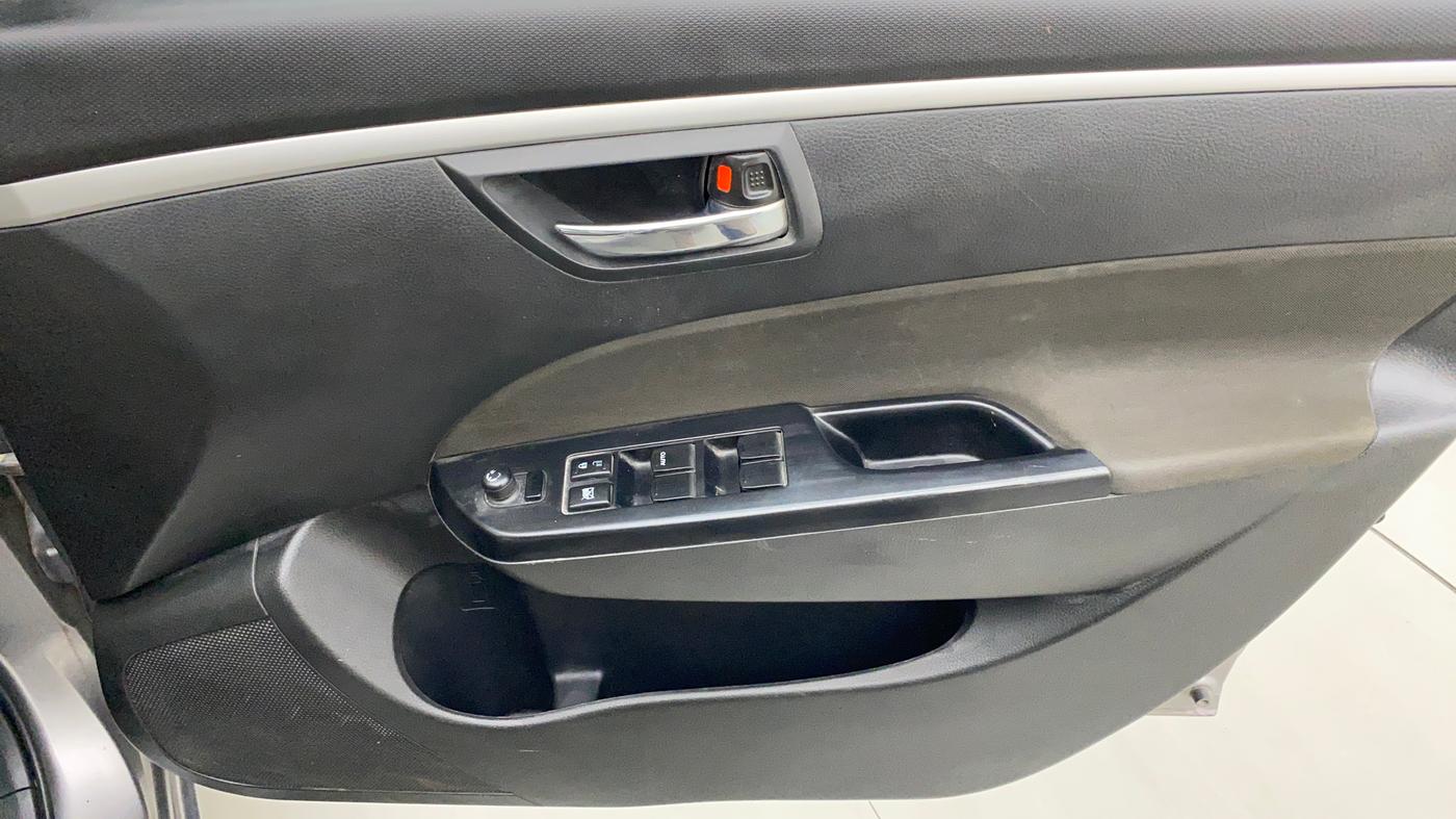 2016 Maruti Swift VXI, Petrol, Manual, 18,293 km, Driver Side Door Panels Control