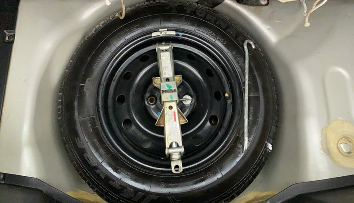2016 Maruti Swift VXI, Petrol, Manual, 18,293 km, Dicky (Boot door) - Tool missing