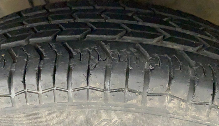 2016 Maruti Swift VXI, Petrol, Manual, 18,293 km, Left Front Tyre Tread