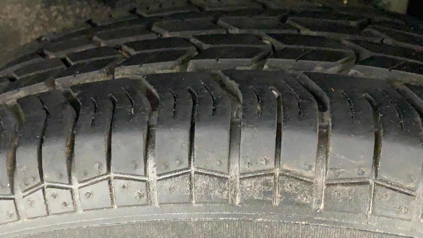 2016 Maruti Swift VXI, Petrol, Manual, 18,293 km, Left Rear Tyre Tread