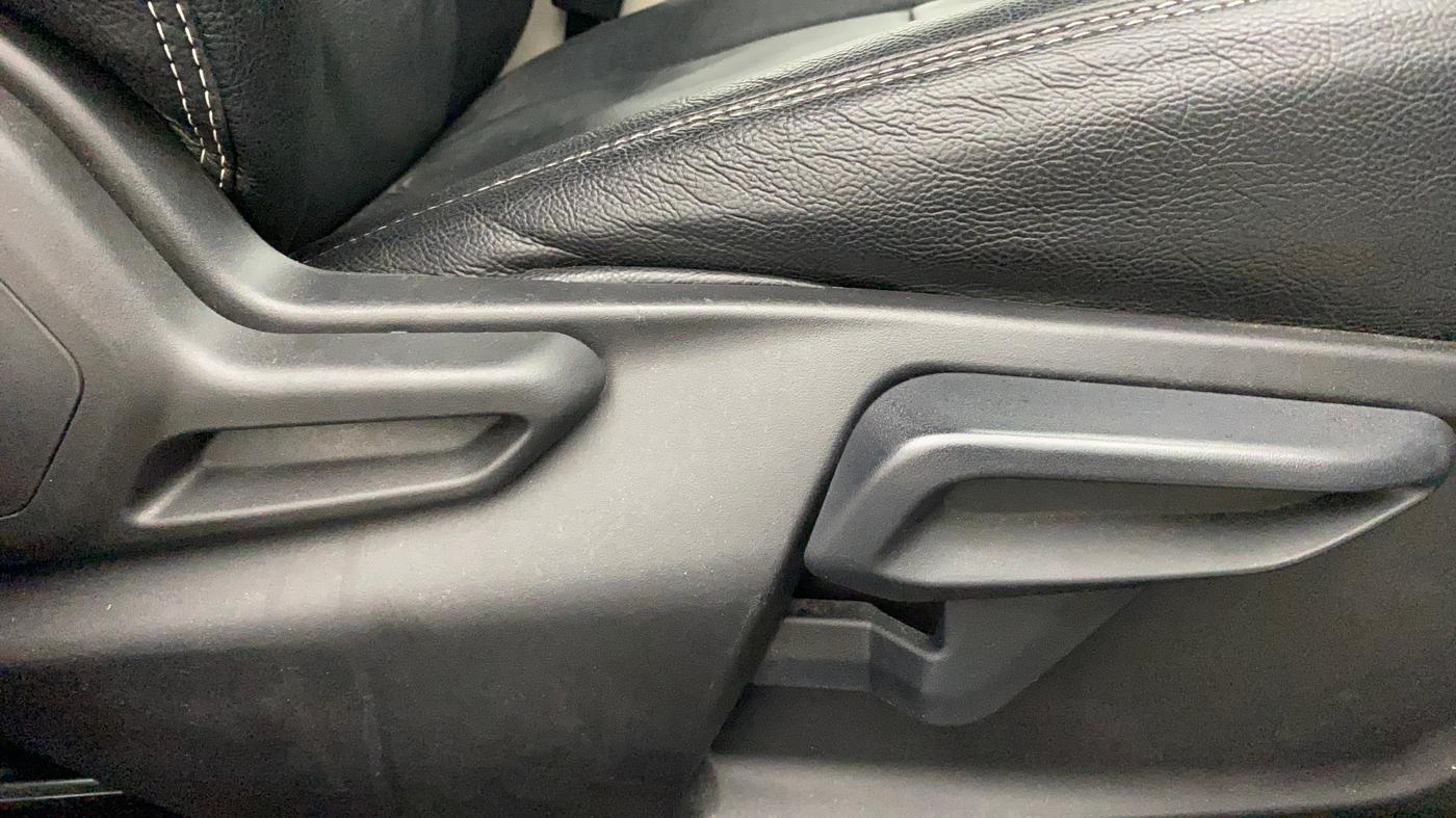 2020 Tata NEXON XZ PLUS (O) PETROL DUAL TONE, Petrol, Manual, 30,382 km, Driver Side Adjustment Panel