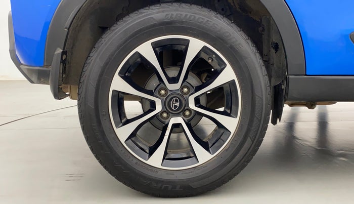 2020 Tata NEXON XZ PLUS (O) PETROL DUAL TONE, Petrol, Manual, 30,382 km, Right Rear Wheel