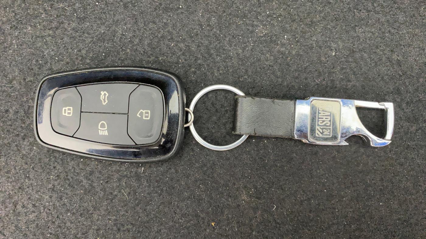 2020 Tata NEXON XZ PLUS (O) PETROL DUAL TONE, Petrol, Manual, 30,382 km, Key Close Up