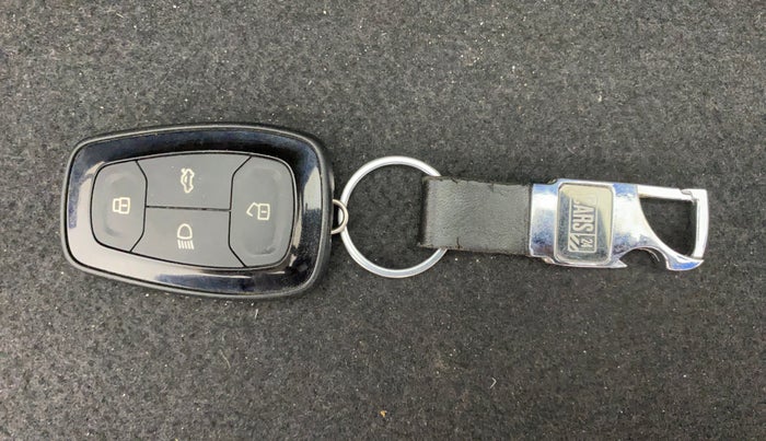 2020 Tata NEXON XZ PLUS (O) PETROL DUAL TONE, Petrol, Manual, 30,382 km, Key Close Up