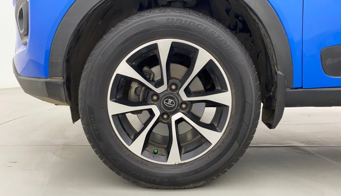 2020 Tata NEXON XZ PLUS (O) PETROL DUAL TONE, Petrol, Manual, 30,382 km, Left Front Wheel
