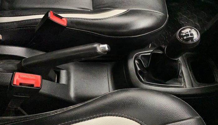 2013 Maruti Swift VDI, Diesel, Manual, 1,20,157 km, Gear Lever