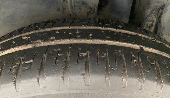 2013 Maruti Swift VDI, Diesel, Manual, 1,20,157 km, Left Rear Tyre Tread