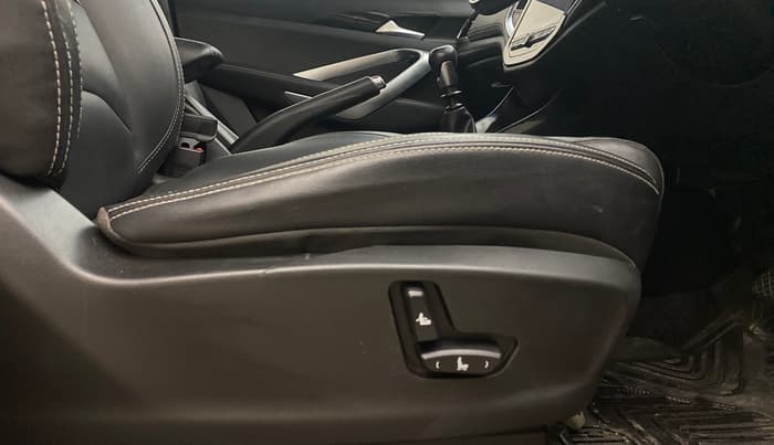 2019 MG HECTOR SHARP 2.0 DIESEL, Diesel, Manual, 95,303 km, Driver Side Adjustment Panel