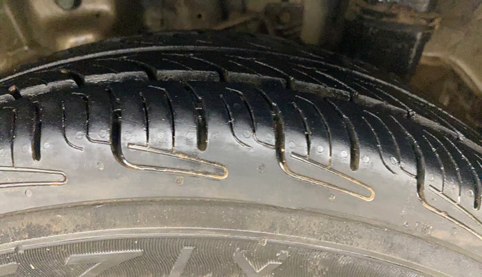 2015 Hyundai Eon ERA +, Petrol, Manual, 85,616 km, Left Rear Tyre Tread