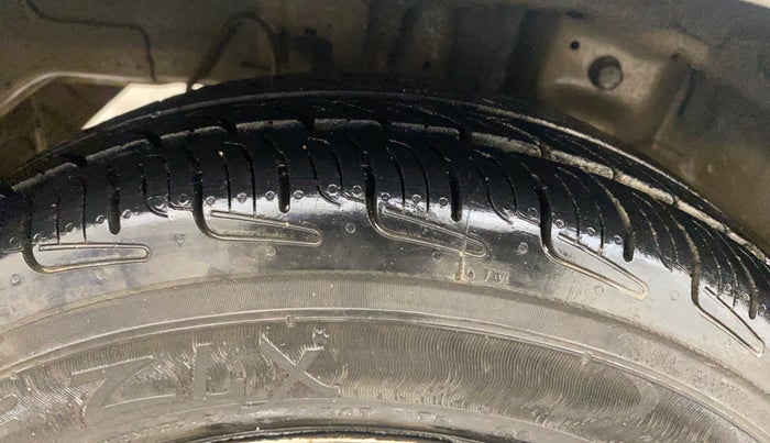 2015 Hyundai Eon ERA +, Petrol, Manual, 85,616 km, Right Rear Tyre Tread