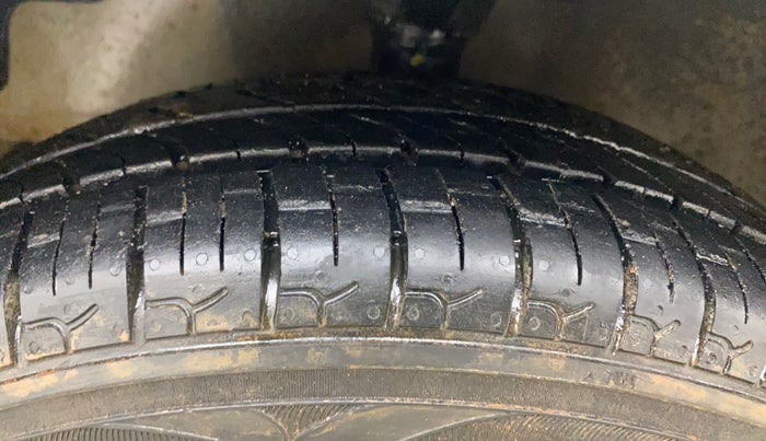 2015 Hyundai Eon ERA +, Petrol, Manual, 85,616 km, Left Front Tyre Tread