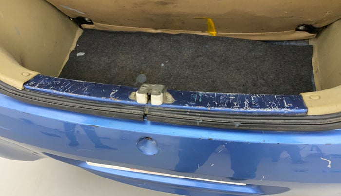 2015 Honda Brio S MT, Petrol, Manual, 49,972 km, Dicky (Boot door) - Trim lock has minor damage