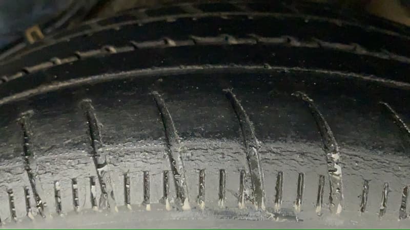 2015 Honda Brio S MT, Petrol, Manual, 49,972 km, Left Rear Tyre Tread