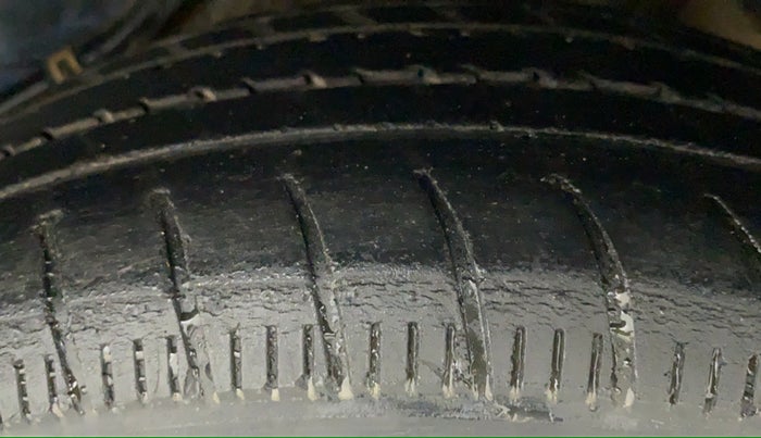 2015 Honda Brio S MT, Petrol, Manual, 49,972 km, Left Rear Tyre Tread