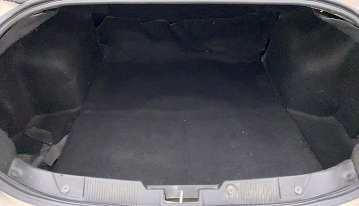 2014 Fiat Linea DYNAMIC 1.3 L ADVANCED MULTIJET, Diesel, Manual, 1,54,683 km, Boot Inside View