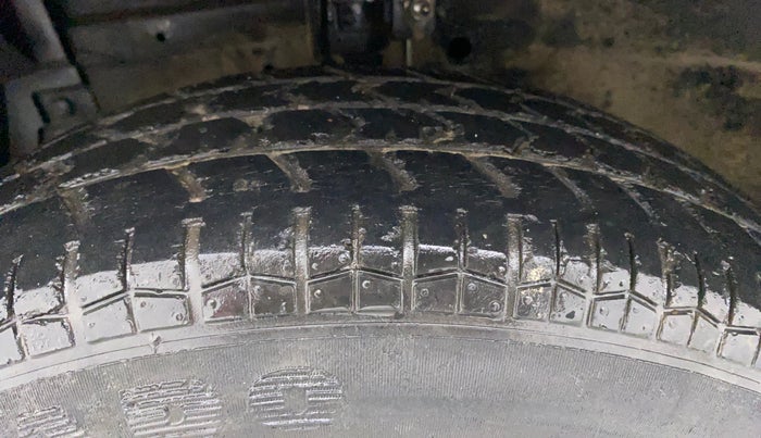 2014 Maruti Swift Dzire VXI, Petrol, Manual, 32,258 km, Left Front Tyre Tread