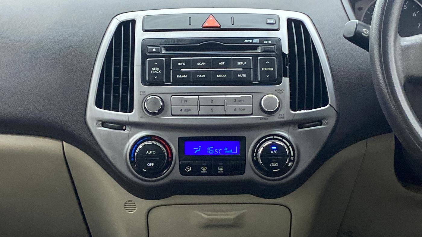2014 Hyundai i20 MAGNA (O) 1.2, Petrol, Manual, 1,19,759 km, Air Conditioner