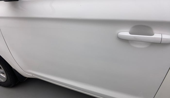 2014 Hyundai i20 MAGNA (O) 1.2, Petrol, Manual, 1,19,759 km, Front passenger door - Paint has faded