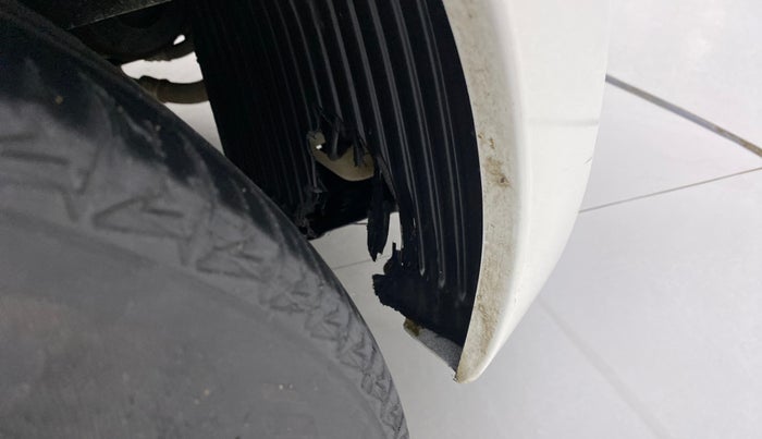 2014 Hyundai i20 MAGNA (O) 1.2, Petrol, Manual, 1,19,759 km, Right fender - Lining loose