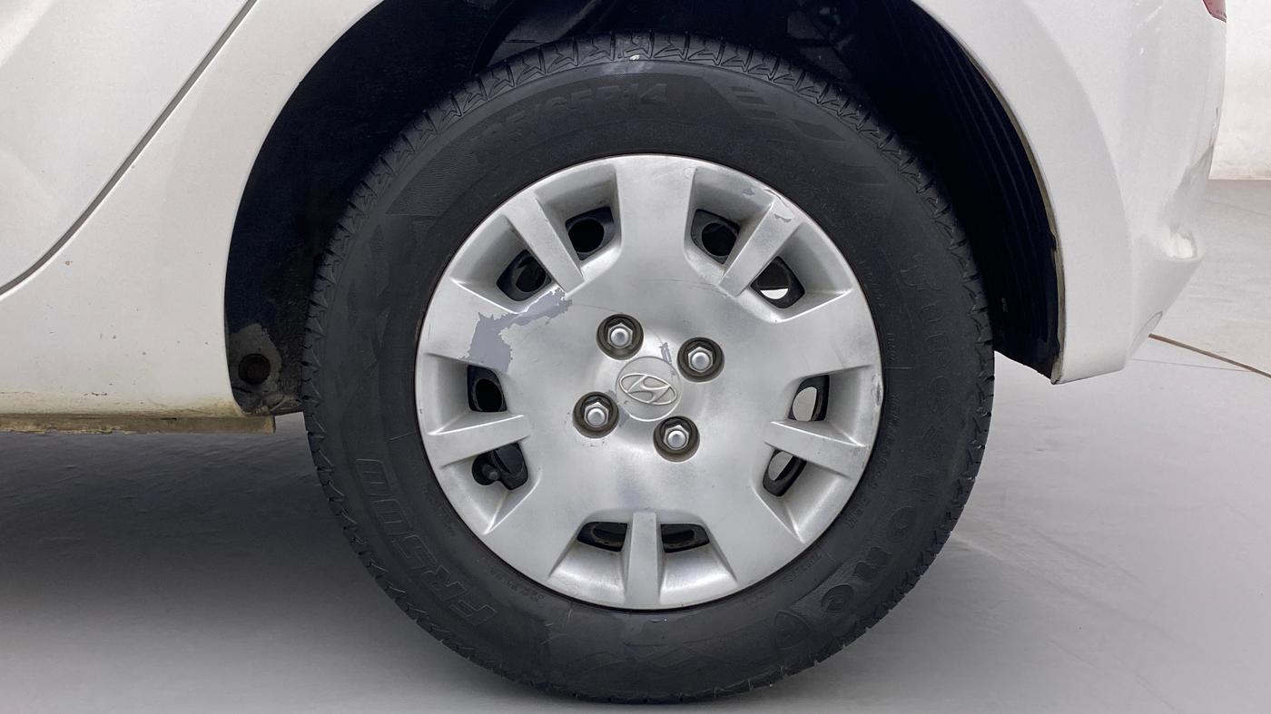 2014 Hyundai i20 MAGNA (O) 1.2, Petrol, Manual, 1,19,759 km, Left Rear Wheel