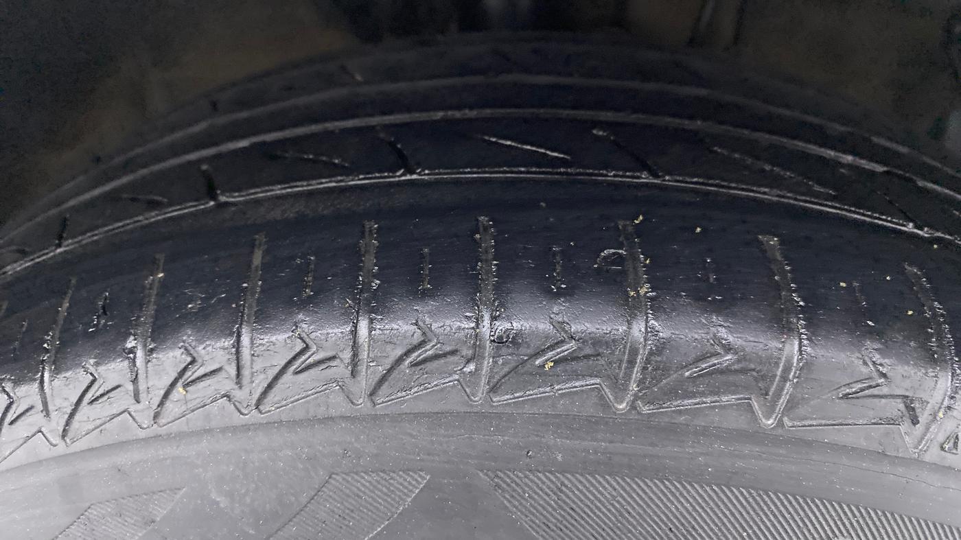 2014 Hyundai i20 MAGNA (O) 1.2, Petrol, Manual, 1,19,759 km, Right Front Tyre Tread